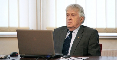 Lietuvos mokslų akademijos nariui, profesoriui habilituotam daktarui Algimantui Grigeliui &ndash; 95 